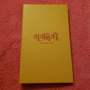 Alamar eyeshadow palette